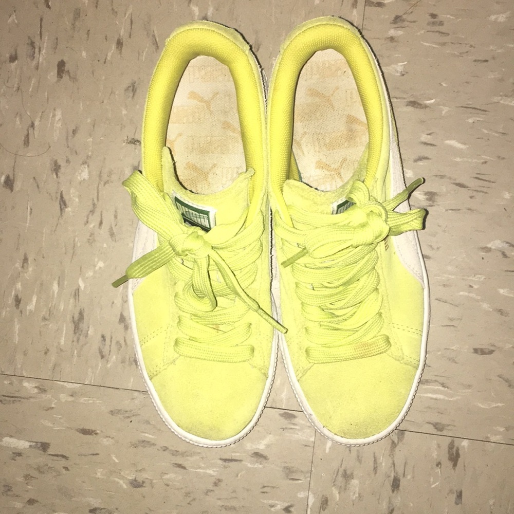 Women's lime green pumas.